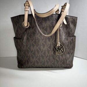 Michael Kors Jet Set Tote Signature Logo